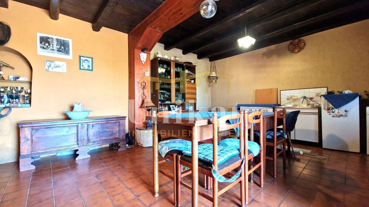 Casa indipendente con appartamento, cantina e garage con vista mare, Buje